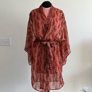 America & Beyond kimono in paisley red/orange/black/metallic gold